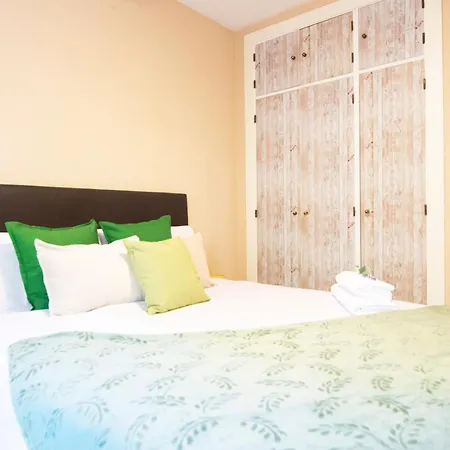 Casa Con Gran Patio Privado Malaga